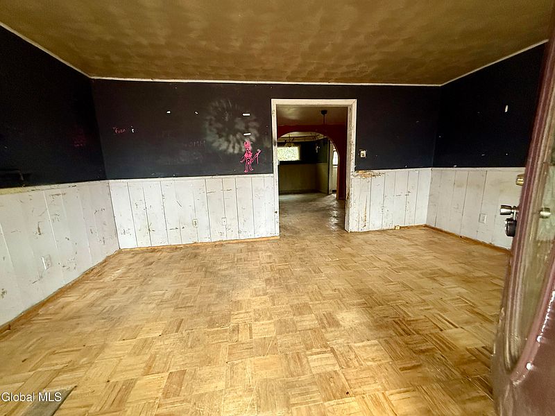 4th image of 60 Wilson Avenue