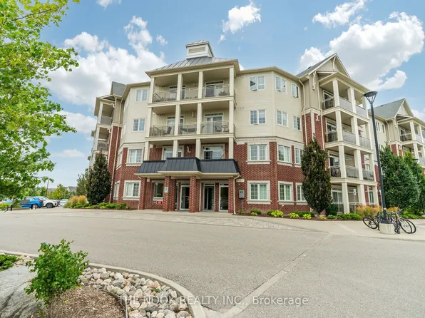 80 Aspen Springs Dr #229, Clarington, ON L1C 0V4