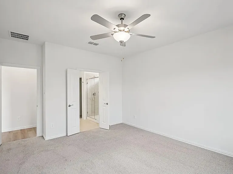 522 Blanton St — Photo 4