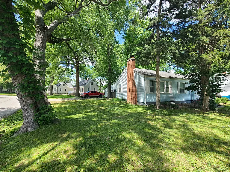 2101 Pickett St — Photo 3