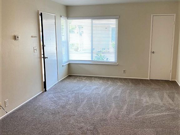 5th image of 1078 Princess Anne Dr