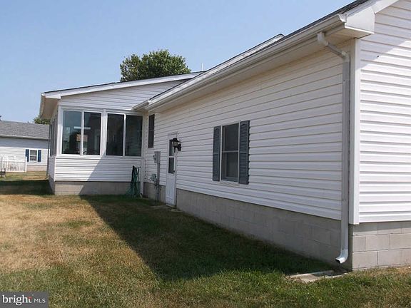 5th image of 36785 W Pond Cir