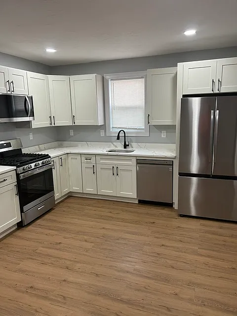 3 bed, $3,350 — Photo 2