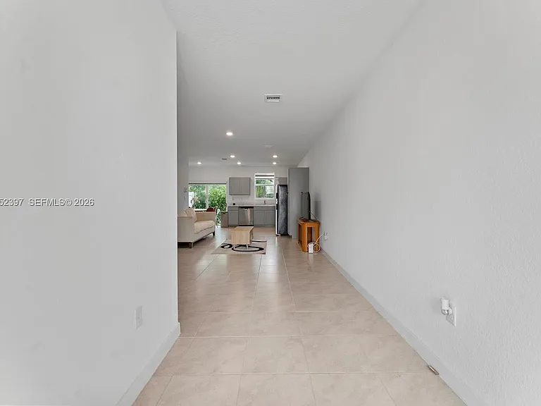 336 NW 8th Ct — Photo 4