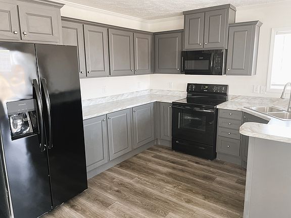 3rd image of 893 Lookout Dr