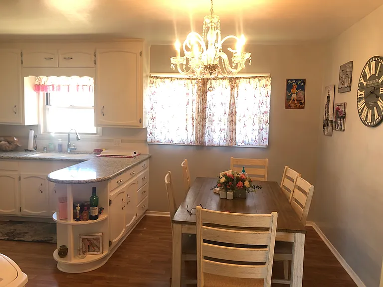 536 Eureka Ave — Photo 10
