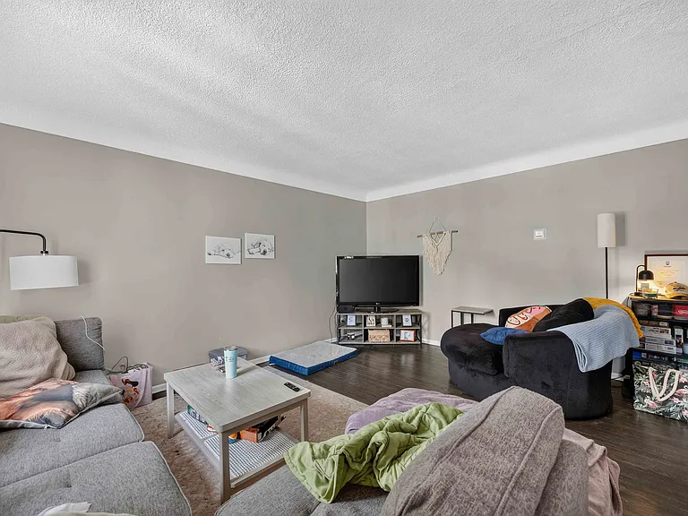 772 Netherlands Pl — Photo 2