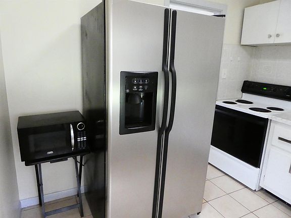 5th image of 3905 Cates Ave #0
