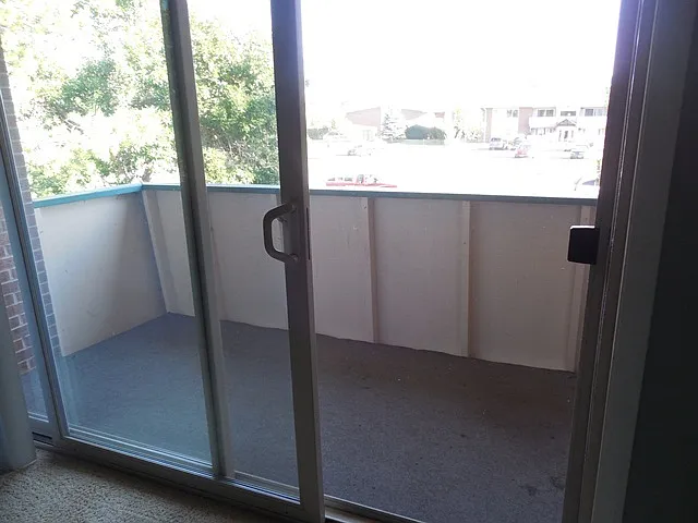 2 bed 2 bath condo with community pool and on site parking! — Photo 3