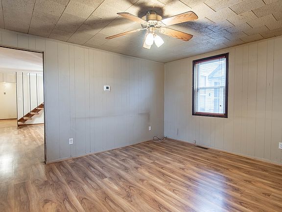 5th image of 832 E Main St