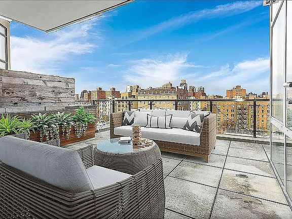 4th image of 222 E 111th St #8H