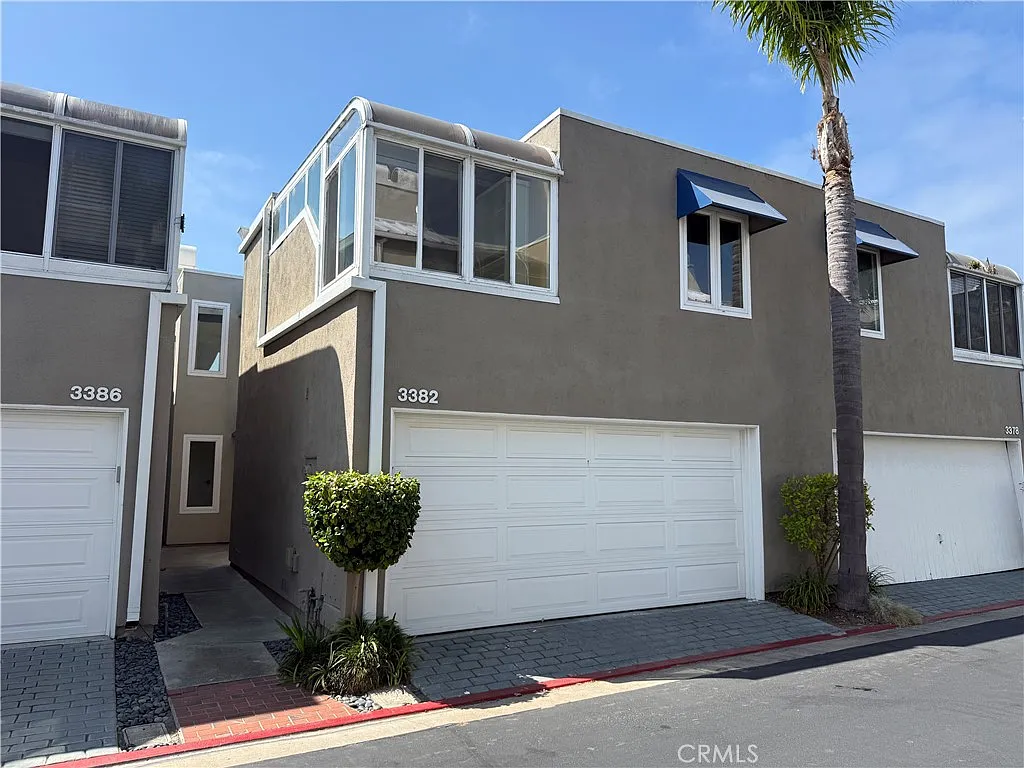 2 bed, 2.5 bath, 1658 sqft, $6,000 — Photo 3