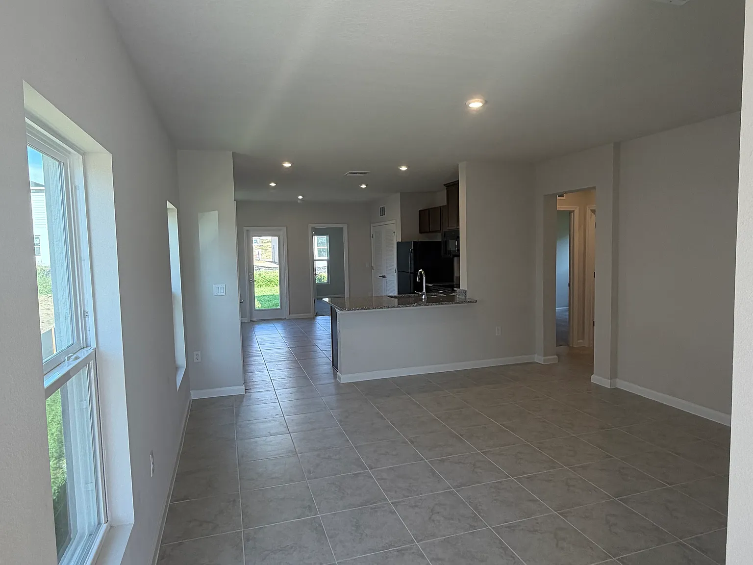 3 bed, 1313 sqft, $1,920 — Photo 3