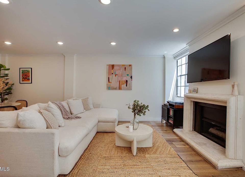 1st image of 750 N Kings Rd APT 117