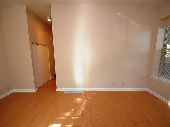 3rd image of 1045 Ann Ave #B