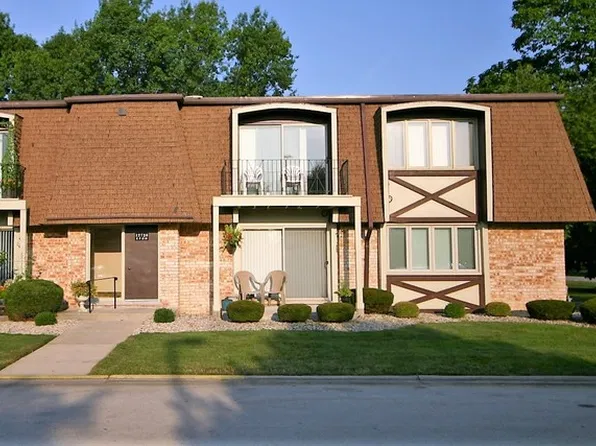 12720 Carriage Ln, Crestwood, IL 60445
