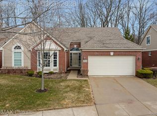40548 Lenox Park Dr, Novi, MI