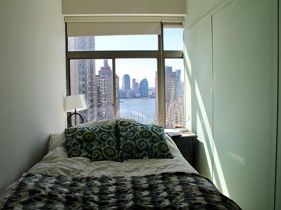 4th image of 90 Washington St APT 17G