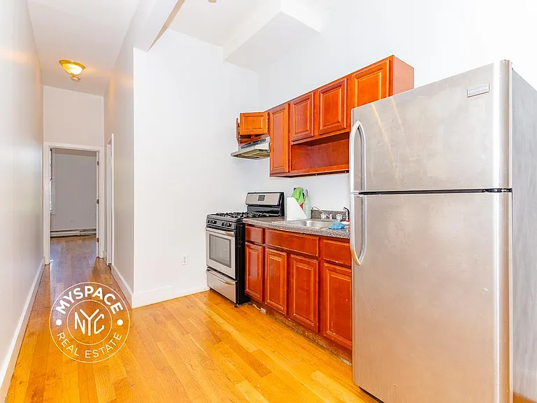 828 Halsey St #1B — Photo 2