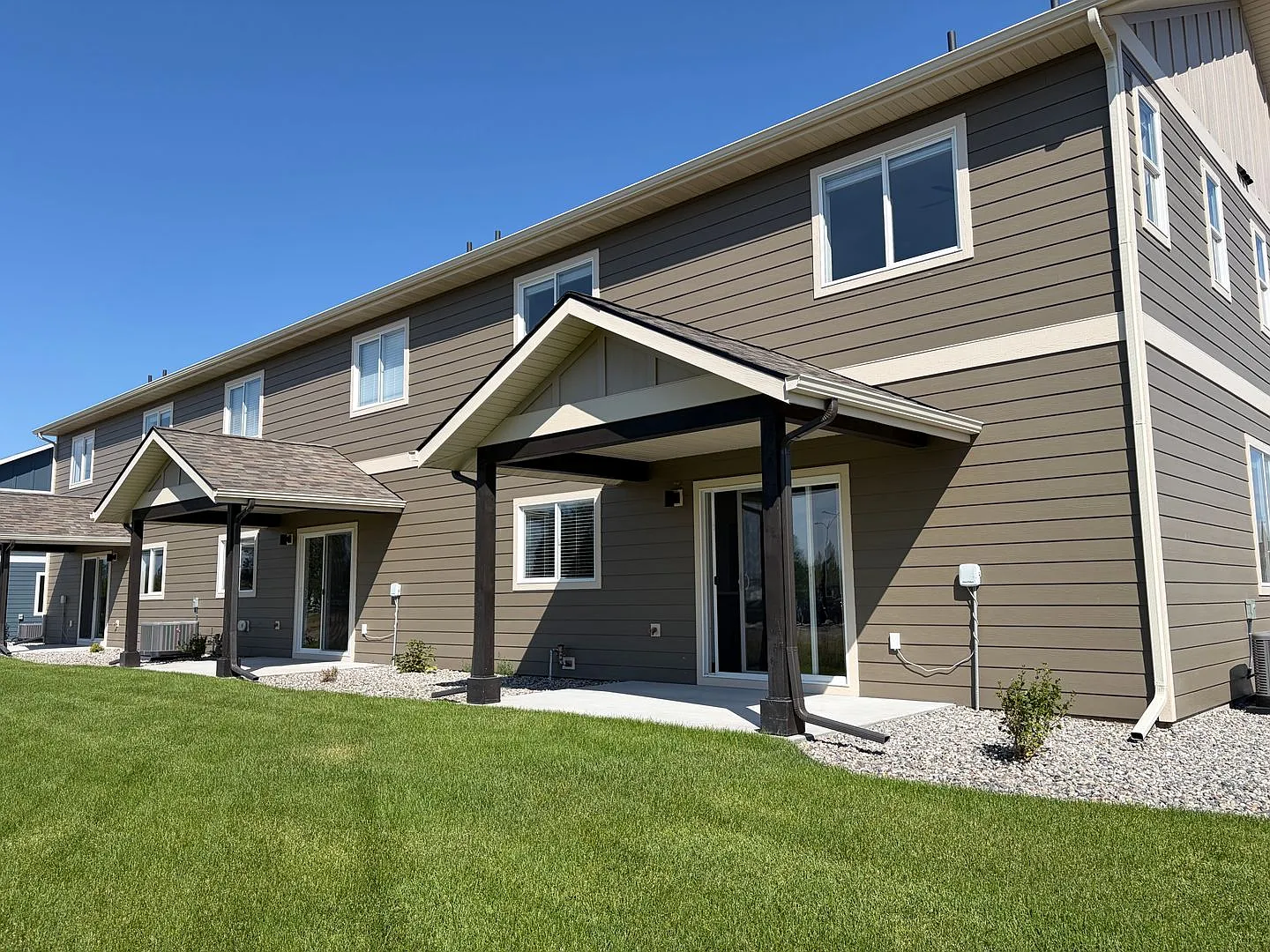 Brand New 3 Bed 2.5 Bath with double attached garage in Belgrade — Photo 4