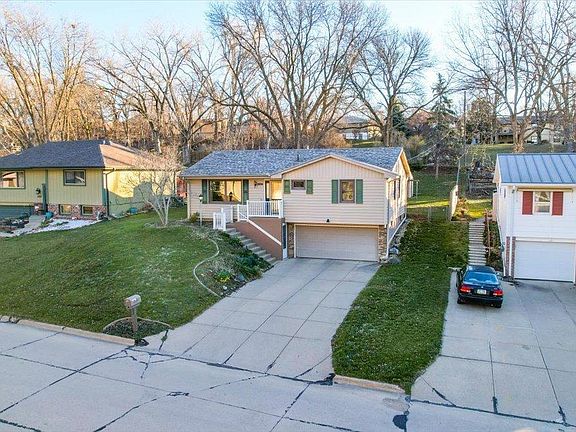 4th image of 3204 Viking Dr