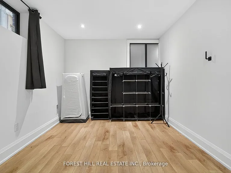 645 Coldstream Ave #BASEMENT — Photo 13