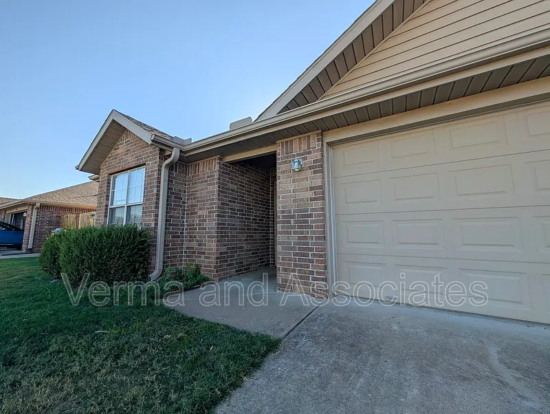 1102 SW Quartz Rd #2