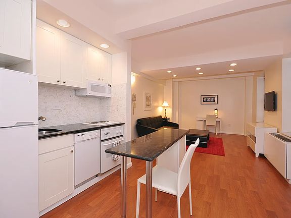 3rd image of 150 W 51st St APT 1709