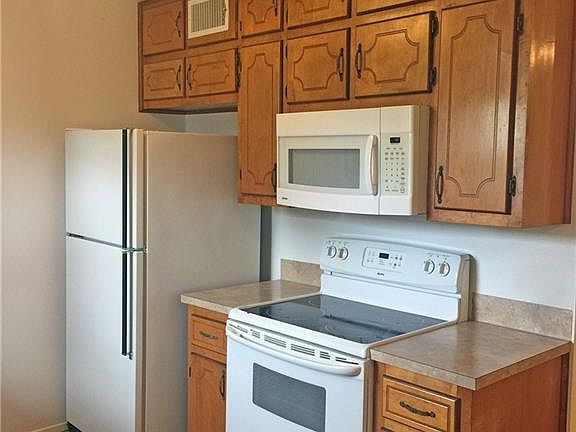 5th image of 3415 Crown Dr