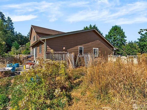 4th image of 4221 Roxanna Loop SE