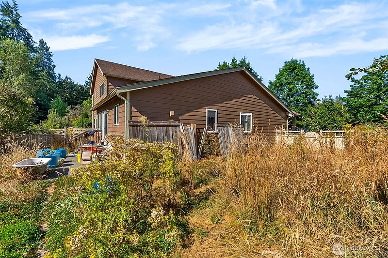 4th image of 4221 Roxanna Loop SE