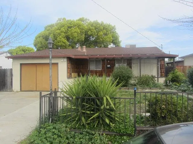 108 W Leland Rd photo 1