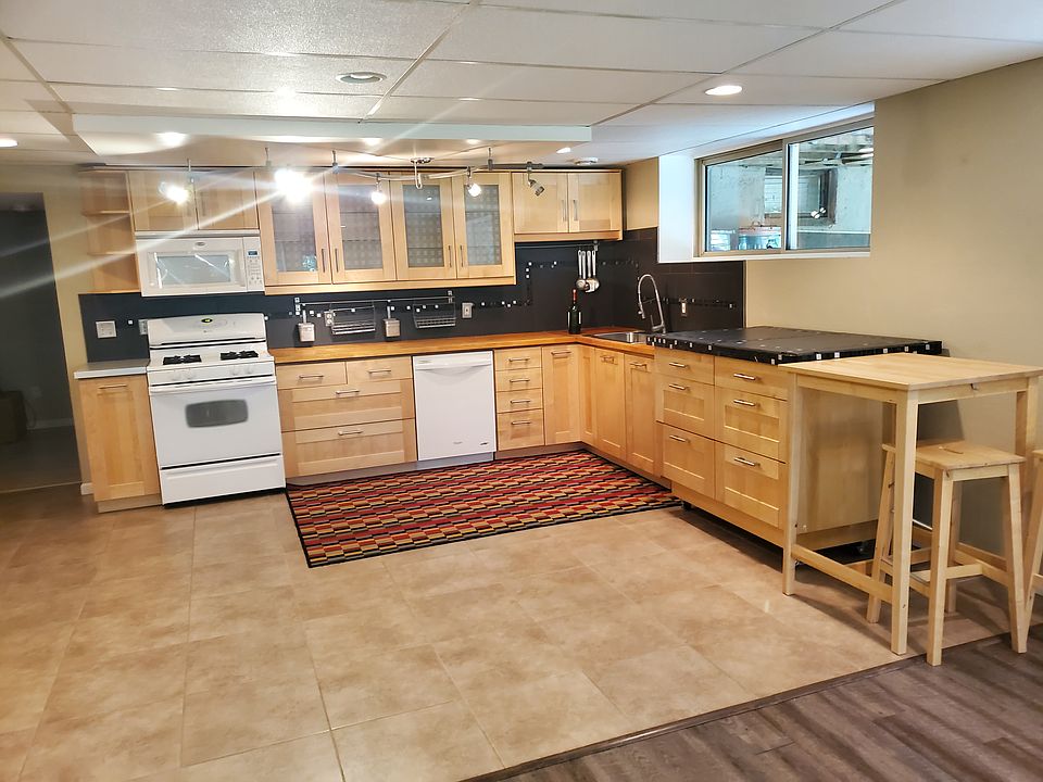 Open concept kitchen with movable center island