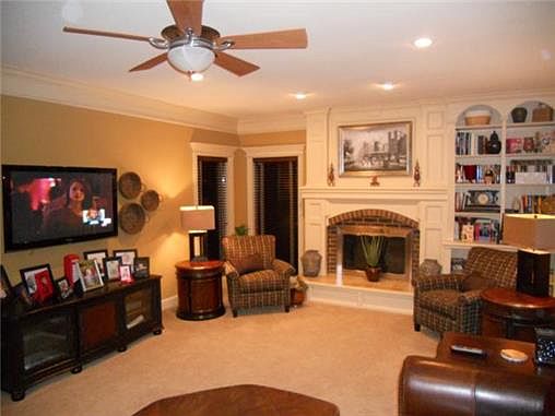 5th image of 8222 Kara Ln