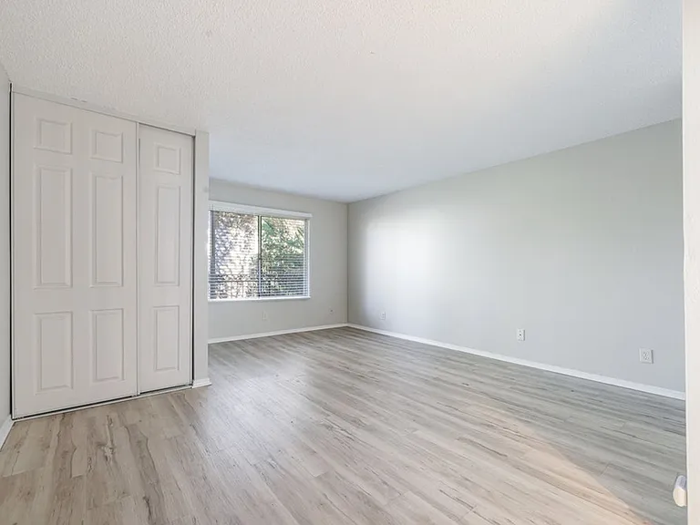 2525 Broadway — Photo 32