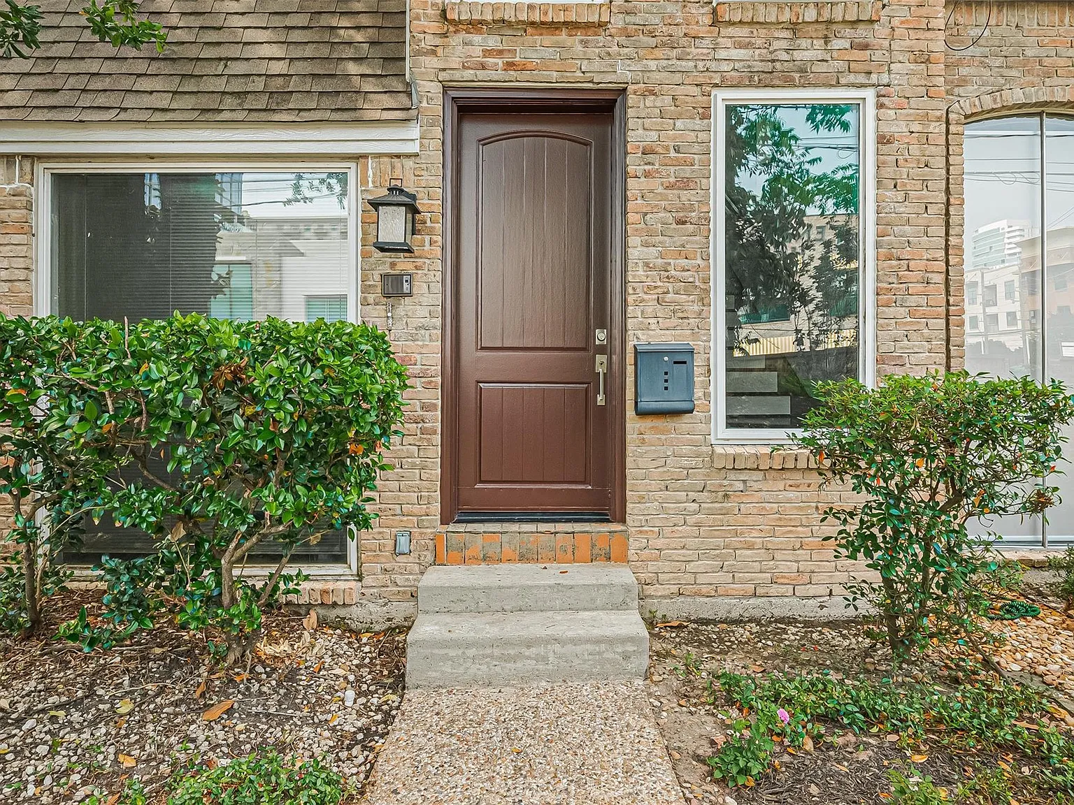 3 bed, 2.5 bath, 1827 sqft, $2,750 — Photo 2