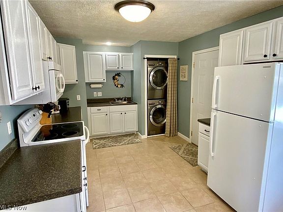 3rd image of 3653 Hiwood Ave