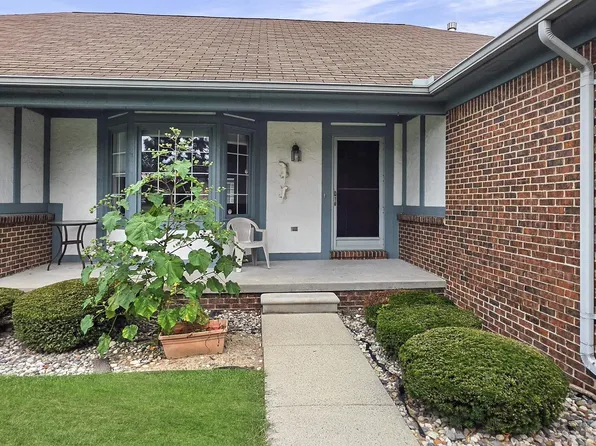45431 Nottingham Dr, Macomb, MI 48044