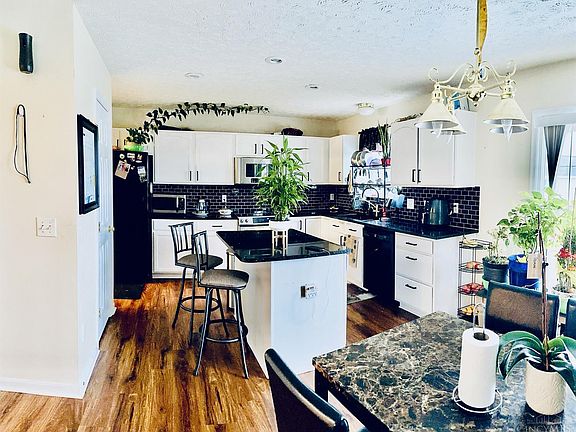 4th image of 7905 Summerlin Ct
