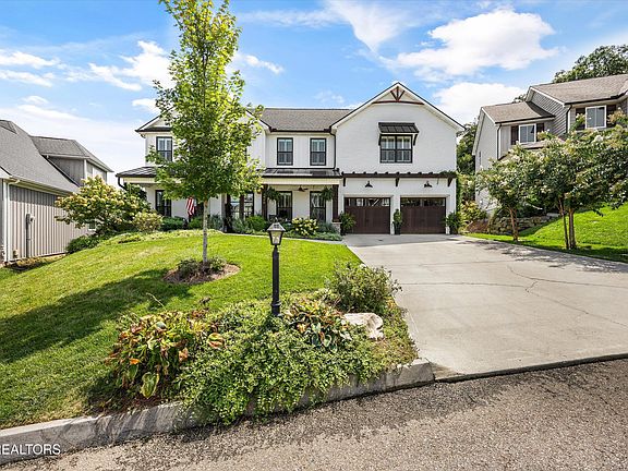3rd image of 1926 Highlands Ridge Ln