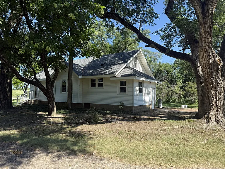 8908 NE East Lake Rd — Photo 2