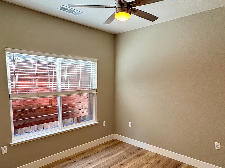 1307 Cahill Ave — Photo 9