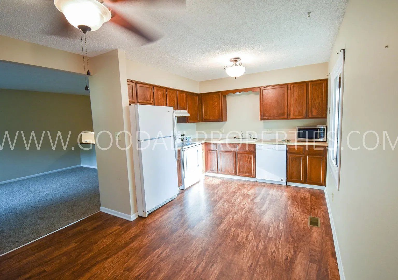 3 Bedroom 2 Bath Single Family Home in Urbandale. — Photo 2