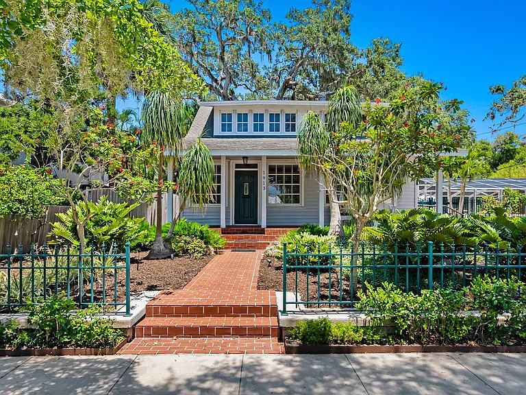 1913 S Orange Ave — Photo 2