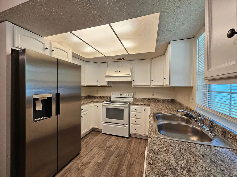1208 Preswick Cir — Photo 2