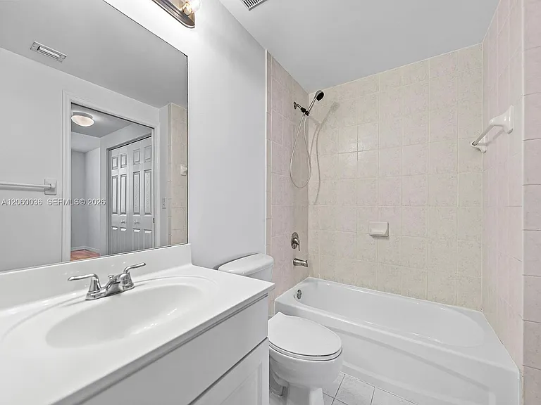 215 SW 42nd Ave #1007 — Photo 21