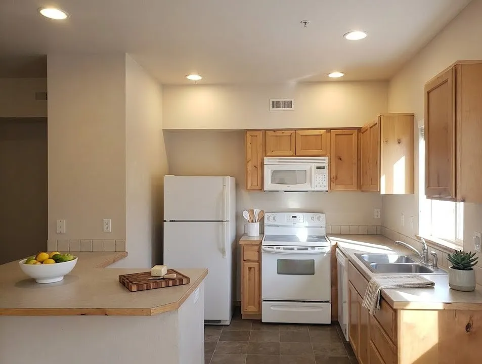 2 bed, 900 sqft, $1,295 — Photo 3