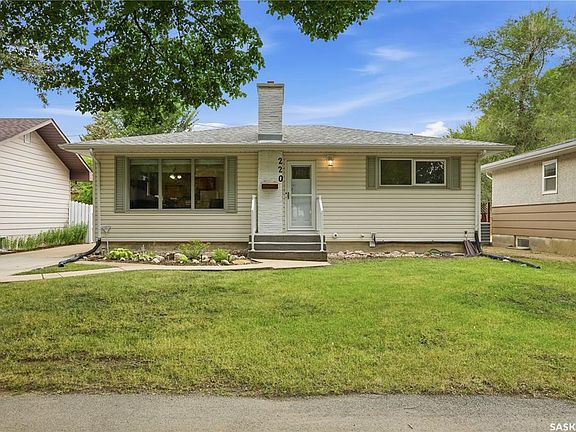 2nd image of 220 FRONTENAC DRIVE