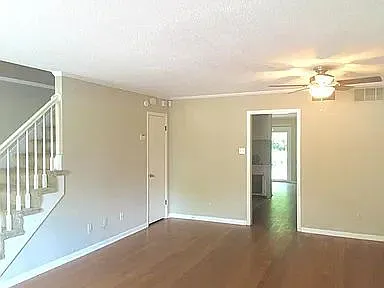 733 E College Ave — Photo 3