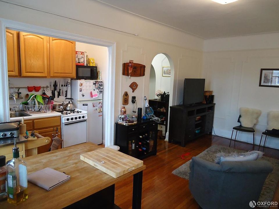 1st image of 3216 Crescent St APT J3